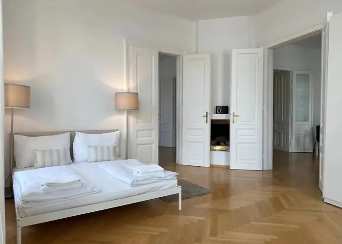 Large Near Akh, 3 Min To Metro Apartman Bécs