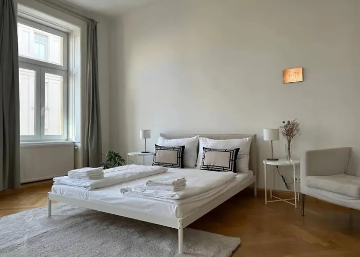 Large Near Akh, 3 Min To Metro Apartman