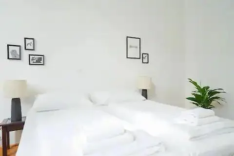 Large Near Akh, 3 Min To Metro Apartman Bécs