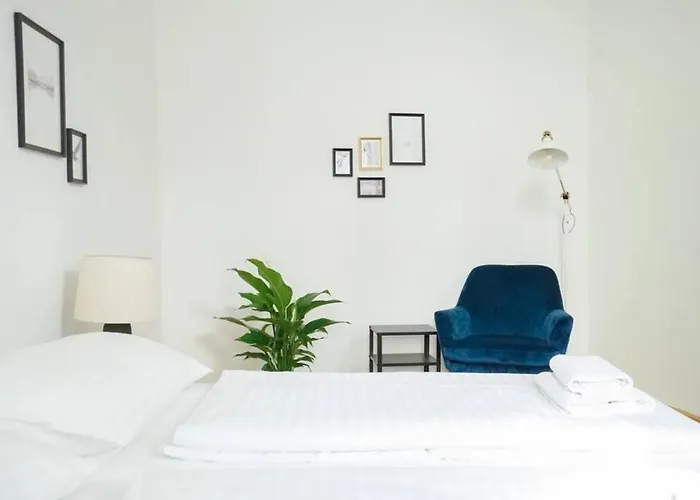 Large Near Akh, 3 Min To Metro Apartman