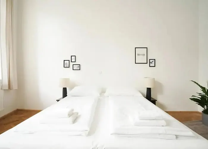 Apartman Large Near Akh, 3 Min To Metro *