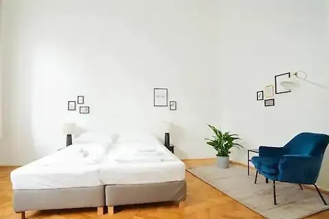 Large Near Akh, 3 Min To Metro Apartman Bécs